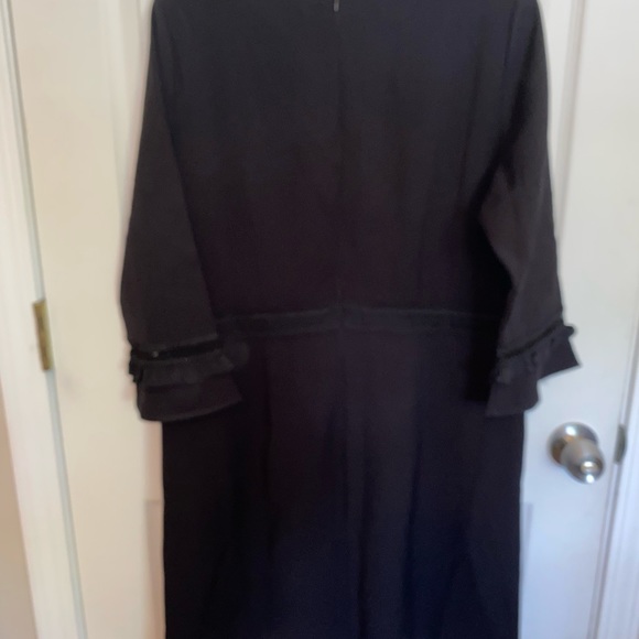 Dress - Picture 4 of 9